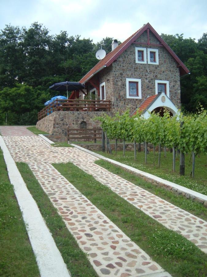 Апартаменты Szent Orban Vendeghaz Абрахамхедь Экстерьер фото